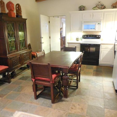 Dogwood Springs Lodgings Mineola Room photo